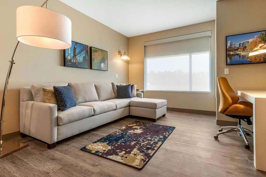Cambria Downtown Hotel *